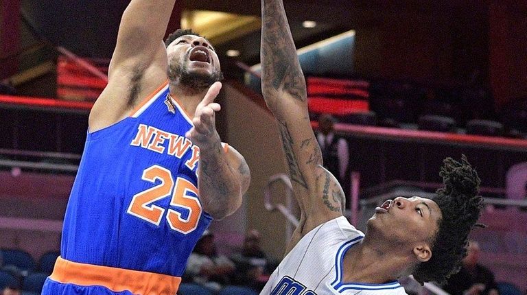 New York Knicks guard Derrick Rose (25) goes