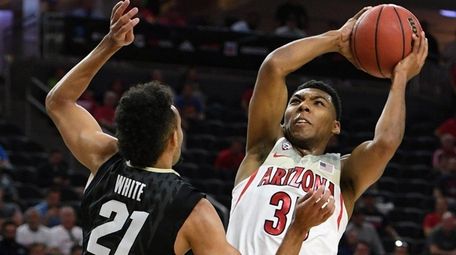 Allonzo Trier of Arizona goes to the