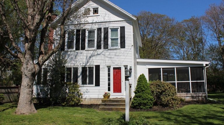 Among the houses on Long Island with screened