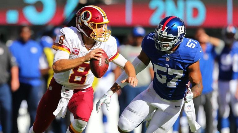 Giants linebacker Keenan Robinson pursues Kirk Cousins of