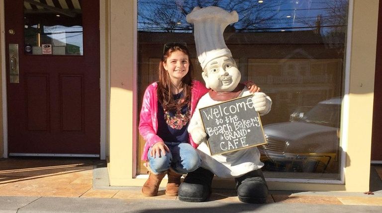 Kidsday reporter Chloe Sword sits outside Beach Bakery