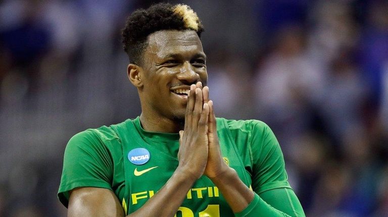 Dylan Ennis of the Oregon Ducks against the