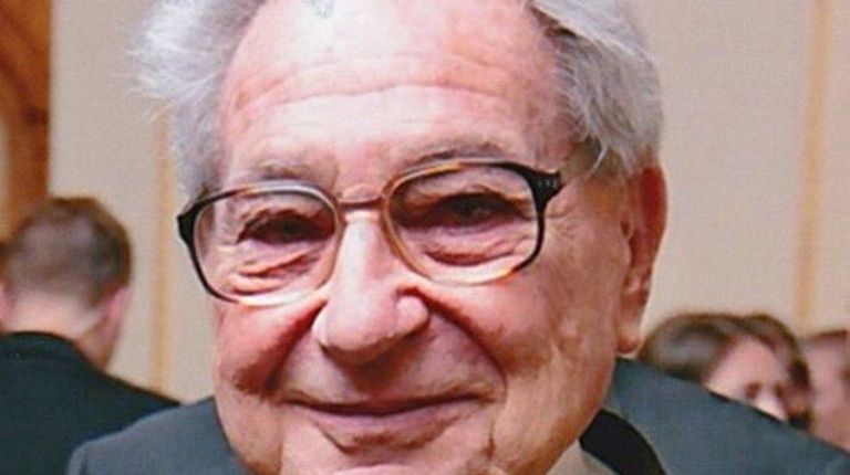 Gerald Bogatz, who built 19 homes across Long