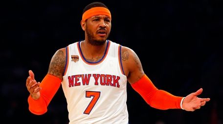 Knicks forward Carmelo Anthony reacts in the first