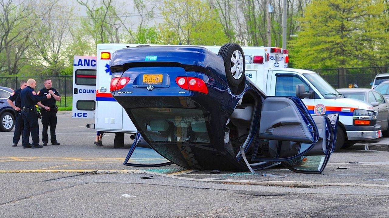 Car overturns in North New Hyde Park crash, Nassau cops say | Newsday