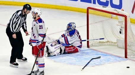 New York Rangers goalie Henrik Lundqvist (30) and