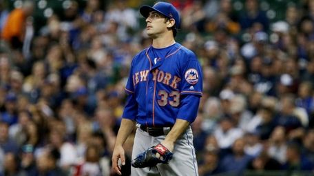Matt Harvey of the New York Mets reacts