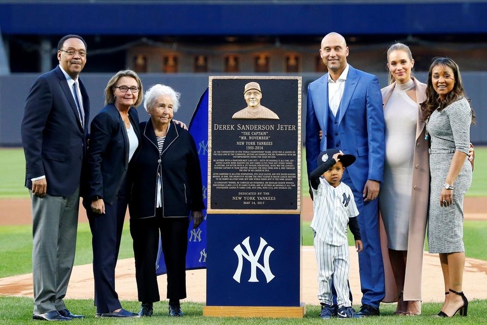 Yankees retire Derek Jeter's No. 2 | Newsday