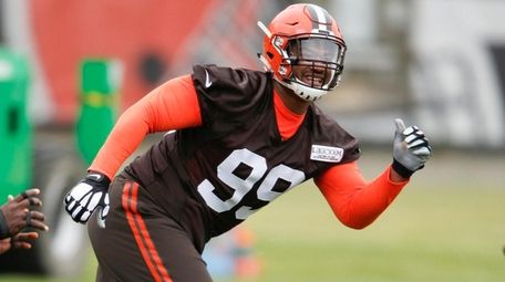 Cleveland Browns' Caleb Brantley works through drills during