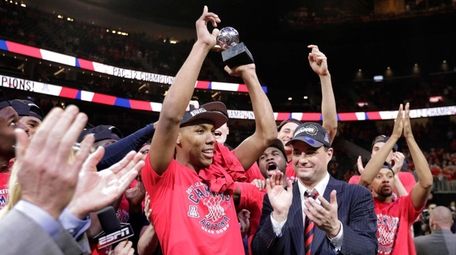 Arizona's Allonzo Trier holds up the trophy for