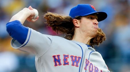 New York Mets starter Jacob deGrom pitches against