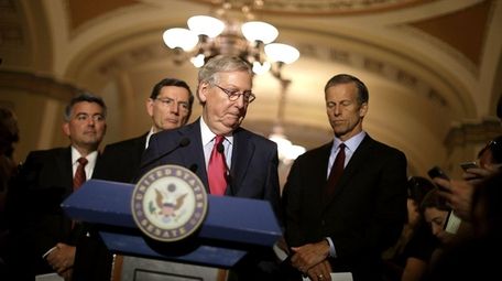 Senate Majority Leader Mitch McConnell (R-KY) (C) talks
