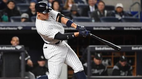 Yankees' Aaron Judge hits a solo home run