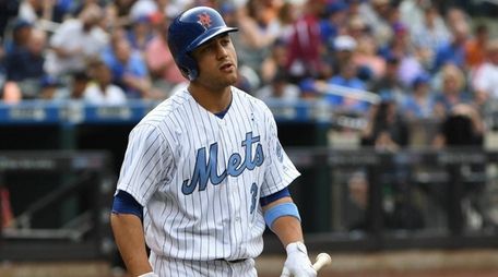 Michael Conforto walks back to the Mets