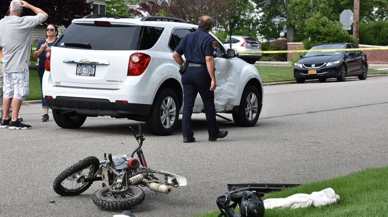 Dirt bike rider injured after crashing into SUV in Deer ...