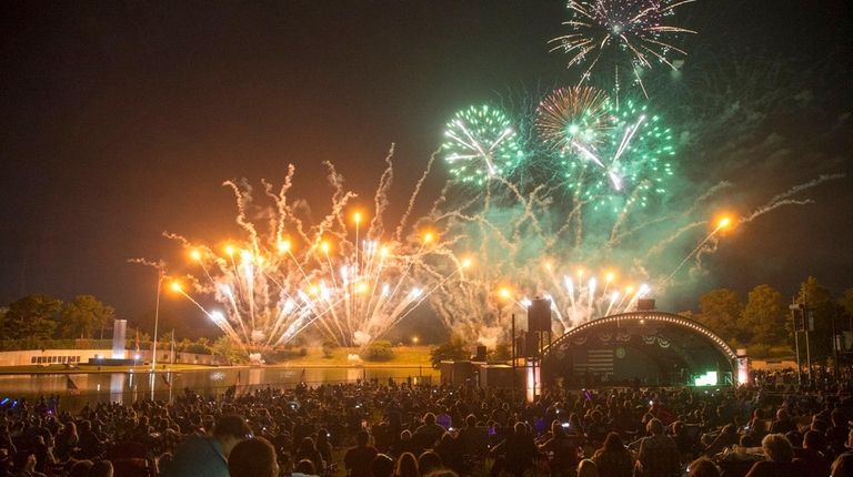 Crowds watch the TD Bank Celebrate America Concert