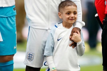 Bradley Lowery holds the hand of England's Jermain