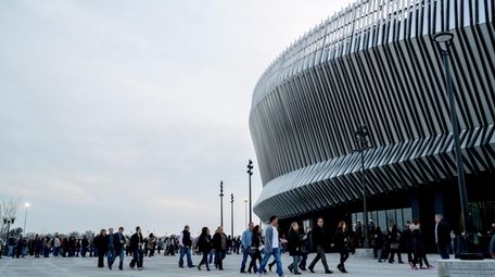 Concertgoers file into Nassau Coliseum ahead of Billy