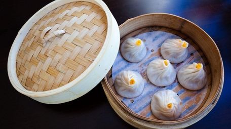 Steamed crabmeat and pork soup buns at Red