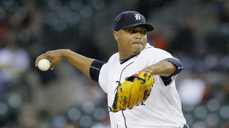 Alfredo Simon pitches in first inning for Tigers