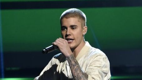 Justin Bieber performs at the Billboard Music Awards