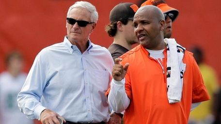 Browns owner Jimmy Haslam, left, and coach Hue