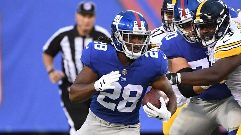 New York Giants running back Paul Perkins runs