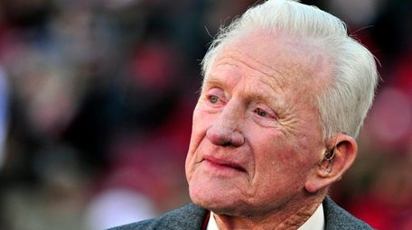 Frank Broyles, who guided the Arkansas to its lone national