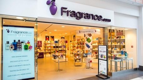 Fragrance.com retail storefront at the Roosevelt Field mall
