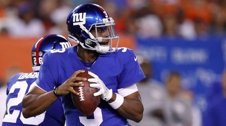 Geno Smith of the Giants looks to pass