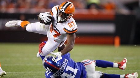 Giants cornerback Dominique Rodgers-Cromartie tackles Browns running back Matthew