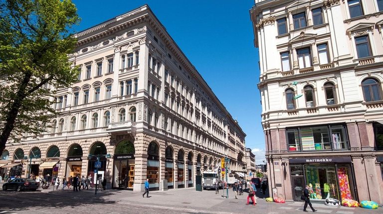 The Marimekko shop outlets on Pohjoisesplanadi sells clothing,