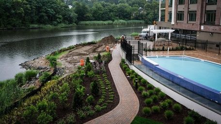 AvalonBay Communities is raising the land near Manhasset