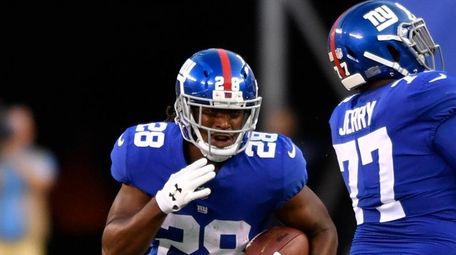 Giants running back Paul Perkins breaks through the