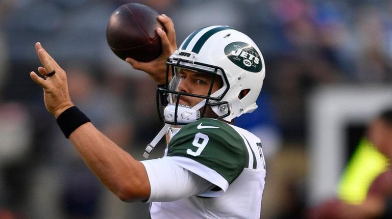 Jets quarterback Bryce Petty warms up prior to