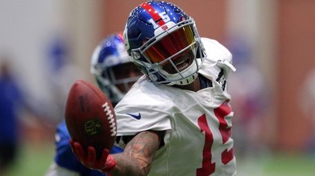 Giants wide receiver Brandon Marshall  makes a juggling