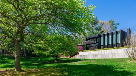 The 2,650-square-foot East Hampton home has a linear