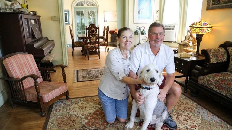 Bob Haim and his girlfriend, Liz Gorski, with