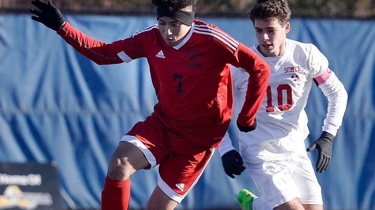 Amityville's Oscar Hernandez controls the ball during a