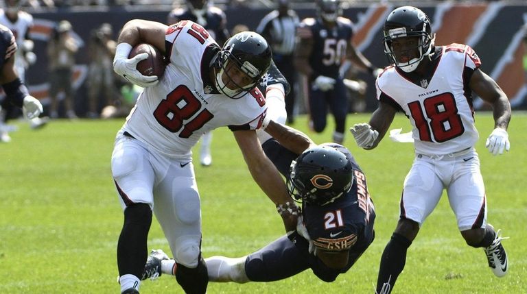 Austin Hooper of the Atlanta Falcons carries the