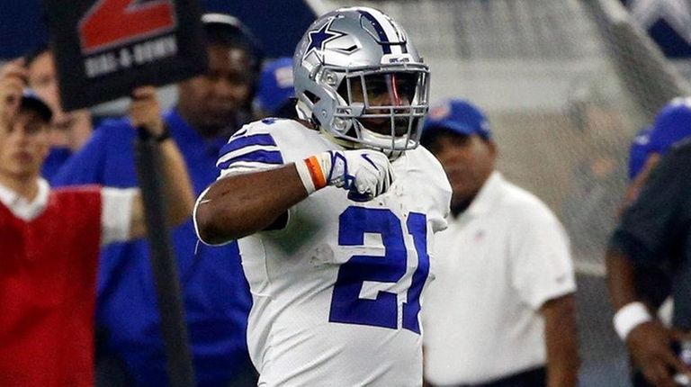 Cowboys running back Ezekiel Elliott gestures after a
