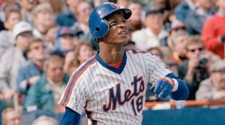 Darryl Strawberry of the Mets watches his three-run