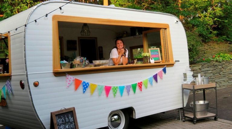 Long Island Couple Brings Vintage Cocktail Camper To Local