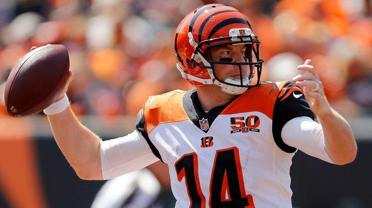 Andy Dalton of the Cincinnati Bengals throws a