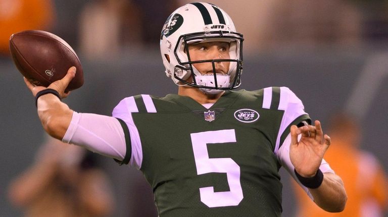 Jets quarterback Christian Hackenberg passes against the Eagles