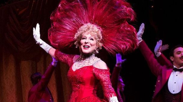 Bette Midler fell after two set pieces collided