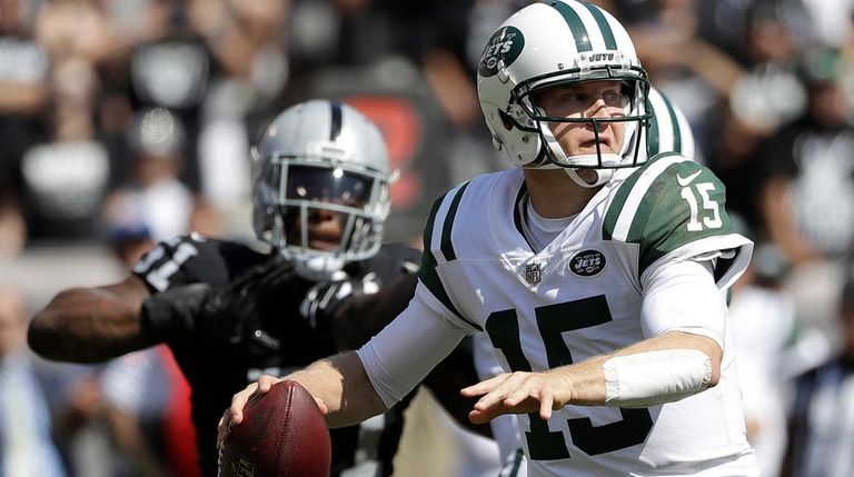 Jets quarterback Josh McCown passes against the Raiders