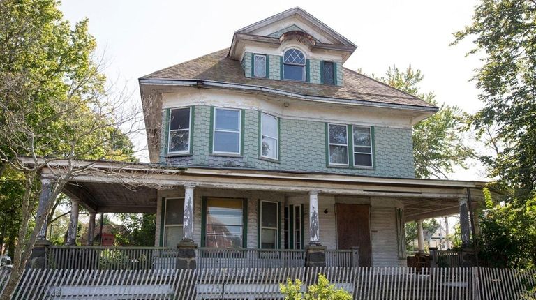 George Sumner Kellogg House at 960 Merrick Rd.
