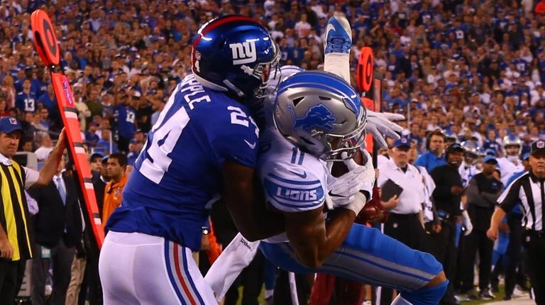 Marvin Jones Jr. of the Detroit Lions catches