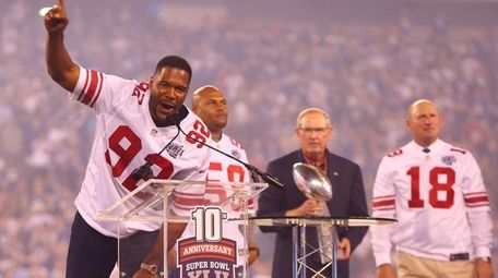 Giants 2007 Super Bowl Winning Team Honored At Halftime Newsday